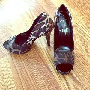 Jessica Simpson pumps that turn heads