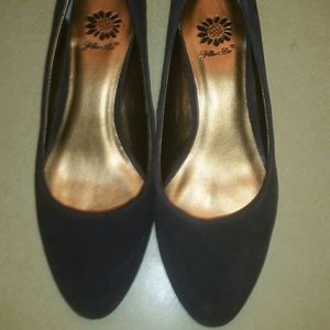 Yellow box brown flats