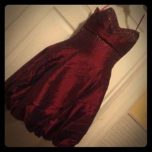 Short prom dress. Burgundy with rhinestones