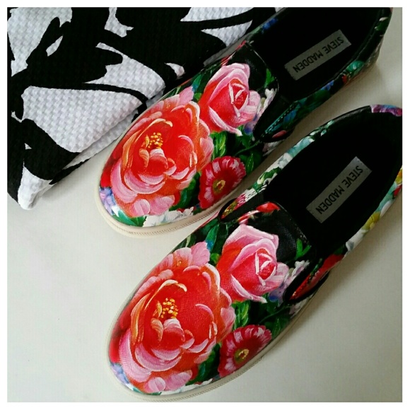 Hour Sale || Slip-on Shoe || Black Floral Print