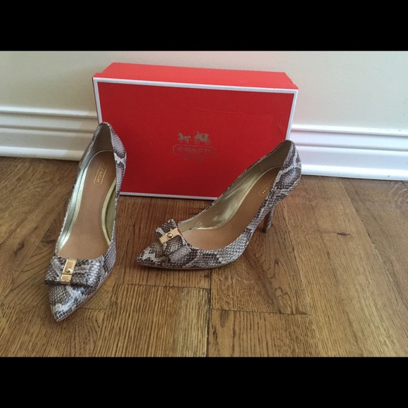 NEW COACH LATHER HIGH HEEL