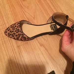 Leopard ankle strap shoe