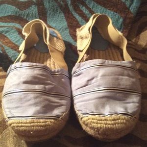 Closed toe flat sandals.