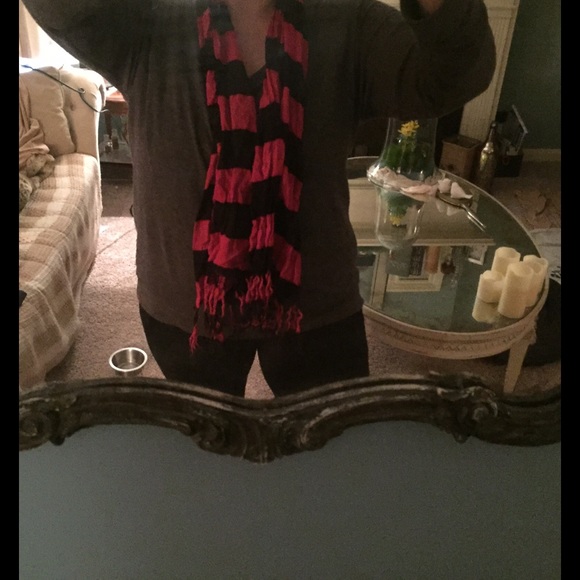 🔴 $1 Bundle🎈Cute Striped Pink & Black Scarf - Picture 2 of 2