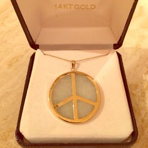 Gold and jade-like peace sign necklace - new