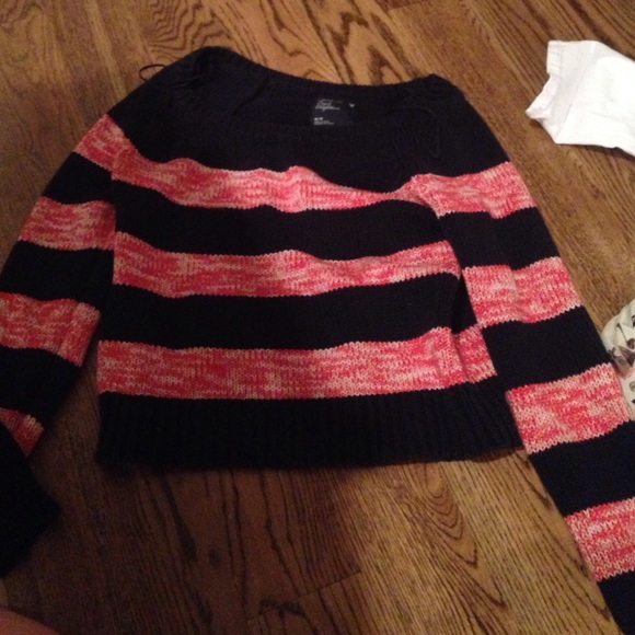 American eagle navy and red stripe sweater