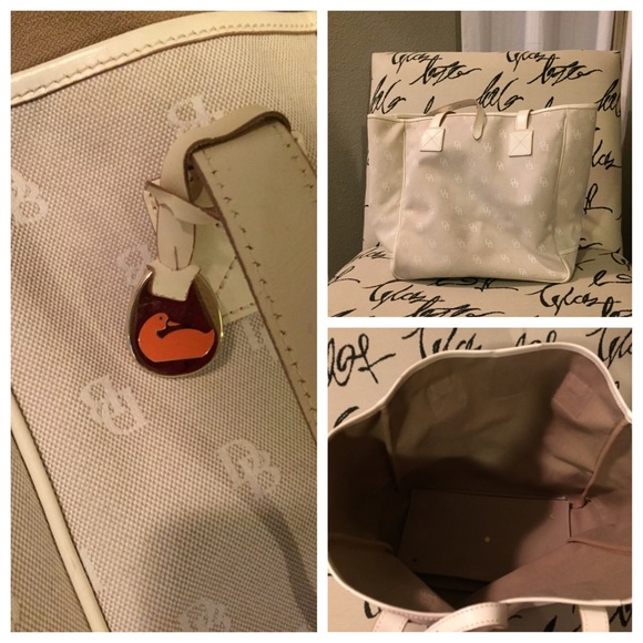⭐️dooney and bourke tote - Picture 3 of 4