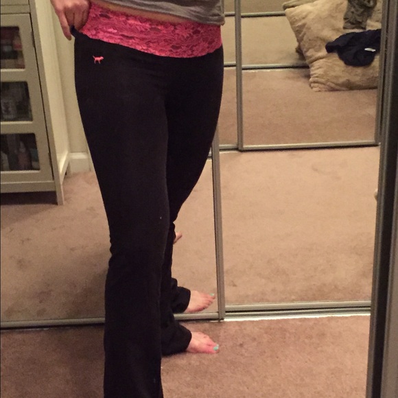 🚫SOLD🚫Pink VS yoga legging black bootcut leg