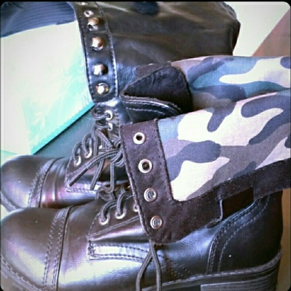 Combat boots