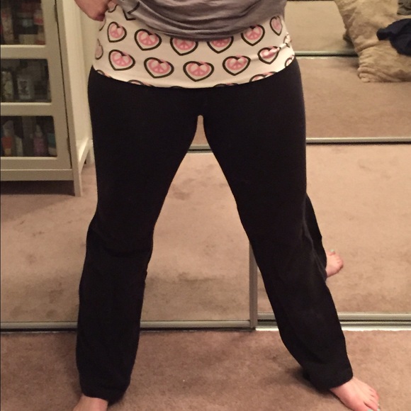 🚫SOLD IN BUNDLE 🚫 VS yoga legging with roll down