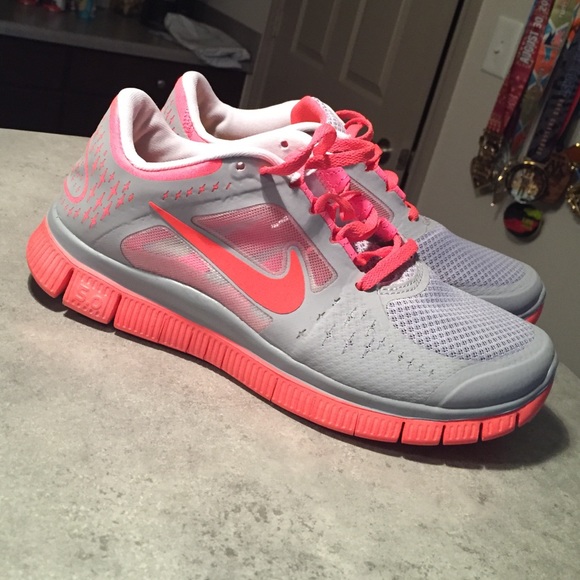 Nike Shoes - ✨BRAND NEW✨ Coral & Gray Nike Free Run 3