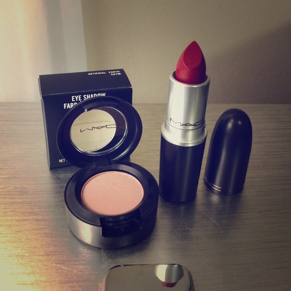 MAC Artificial Earth eye shadow & Very Berry Red