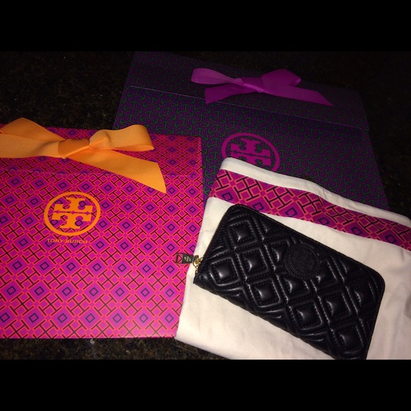 Tory Burch zip around leather wallet