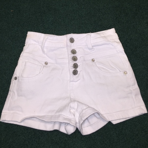 Sailor-like white high waisted button up shorts