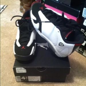 Size 4.5Y black tie 14s