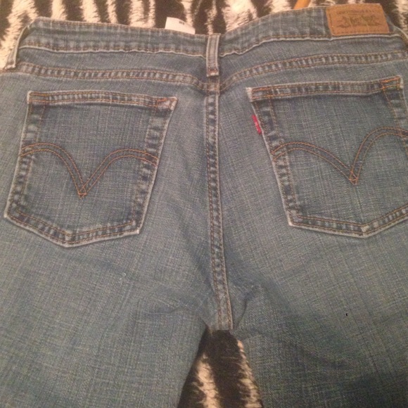 Basic Levi's size 8