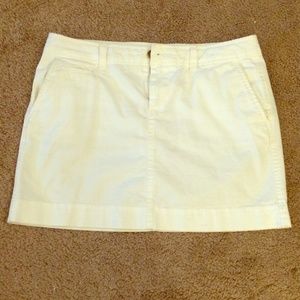 ☀️Perfect for summer! ☀️Size 2 white skirt