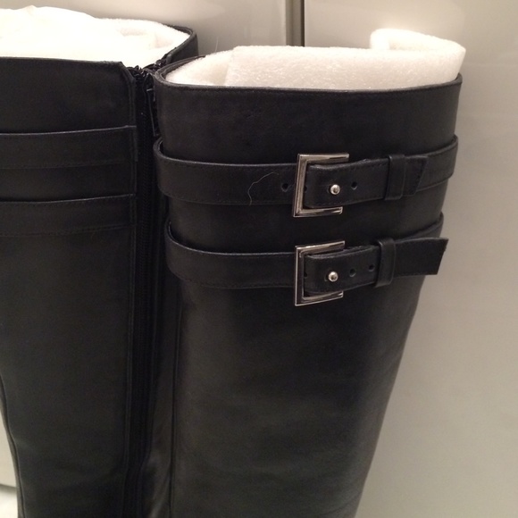 Black leather boot - Picture 2 of 3