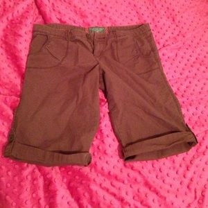 Brown capris