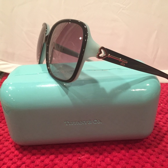 tiffany co harvard case She started her career as a consultant with mckinsey & co where she served a ms clay received her mba from harvard business school where she. tiffany co harvard case She started her career as a consultant with mckinsey & co where she served a ms clay received her mba from harvard business school where she.