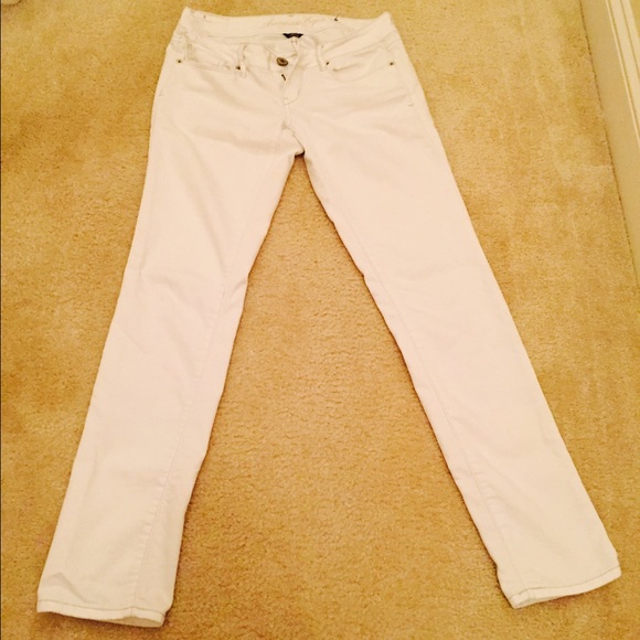 White AE skinny jeans