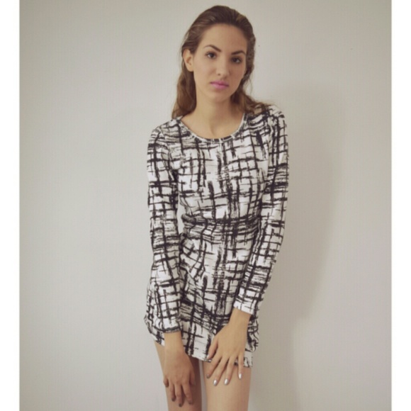 Abstract long sleeve mini dress