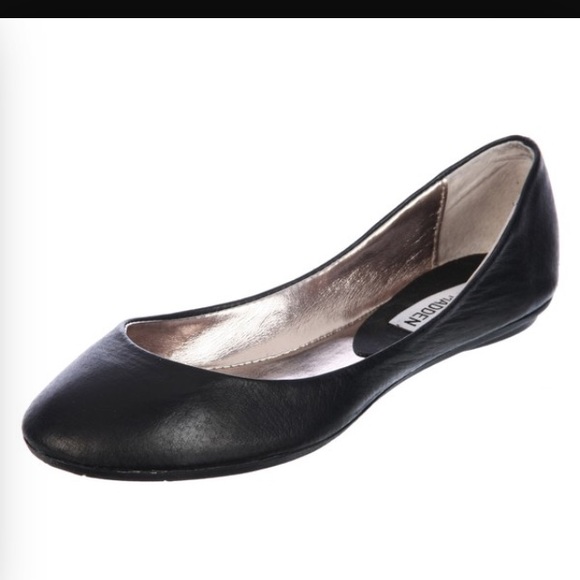 Steve Madden Black Leather Flats. Size8m