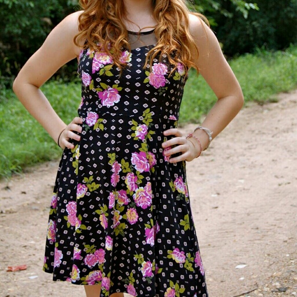 🎁GIFTED🎁Mesh Top Sleeveless A-Line Dress - Picture 2 of 3