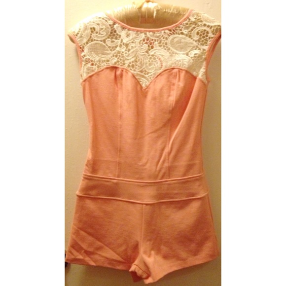 Glamazon Dresses & Skirts - 🆑NWOT PEACH LACE TOP ROMPER KEYHOLE BACK