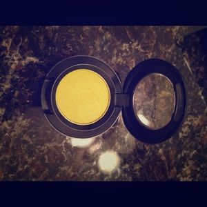 🚫SOLD🚫 DISCONTINUED MAC eyeshadow in Eyepopping