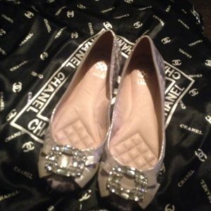 VINCE CAMUTO  FLATS