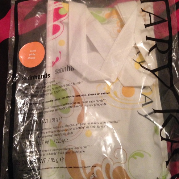 Mary Kay Satin hands pampering set