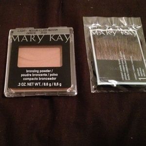 Marykay bronzing powder in Light-medium shade