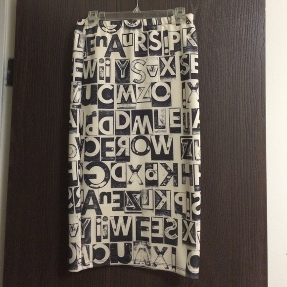 Lettered graphic fitted skirt