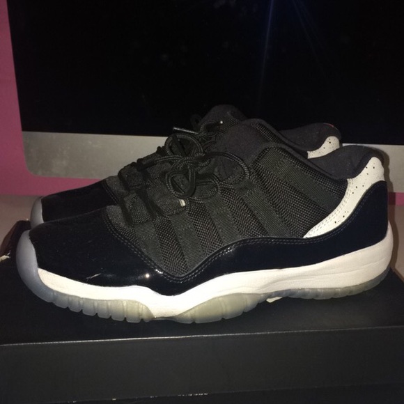 Jordan 11s low Infrared