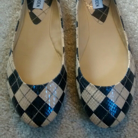 Steve Madden black and tan Harlequin flats