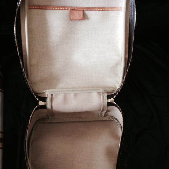 Louis Vutiion excursion bag - Picture 4 of 4