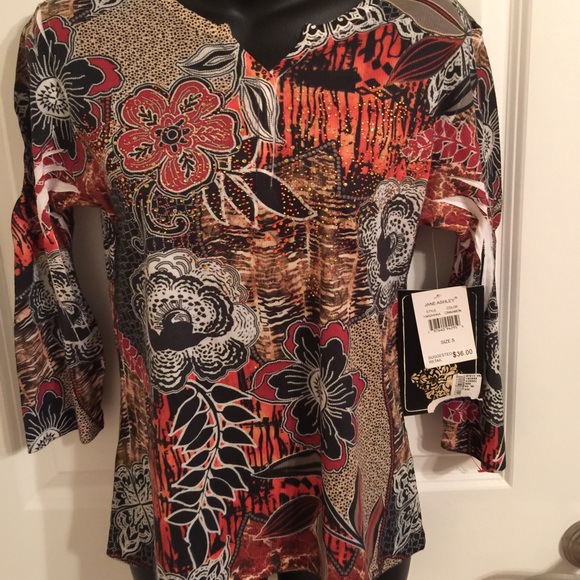 Beautiful multi color top - Picture 1 of 3