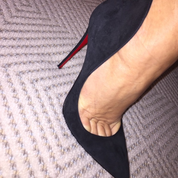 More pics of shoes on.. - Picture 2 of 3