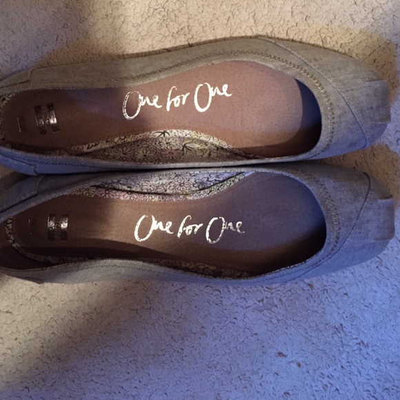 Toms ballet shoes size 10