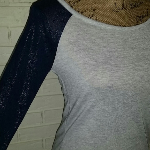 GUESS Top - Picture 2 of 4