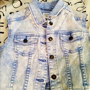 Acid washed denim vest