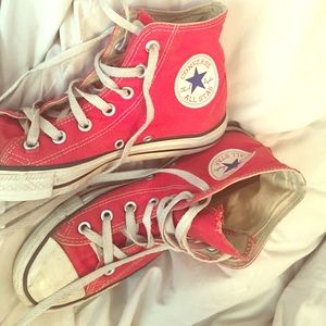 RED HIGHTOP CONVERSE