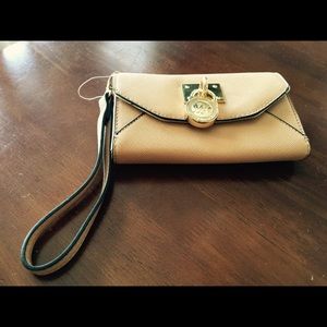 Michael kors iPhone 6 plus clutch