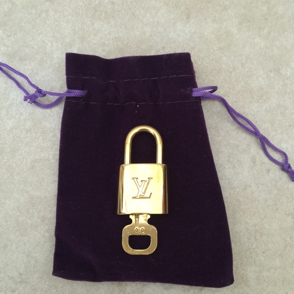 ⛔️⛔️SOLD OUT⛔️⛔️LV LOCK NO.318
