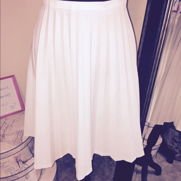 Skirts - White pleated skater skirt size 16 Skirts - White pleated skater skirt size 16