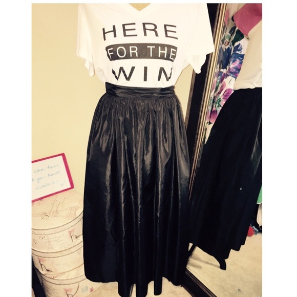 Dresses & Skirts - Size 8 Black midi skirt with tulle lining Dresses & Skirts - Size 8 Black midi skirt with tulle lining