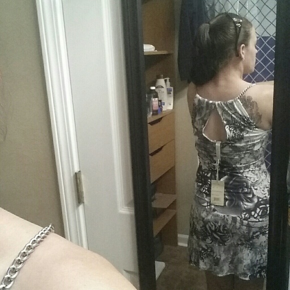 Dress - Picture 2 of 4