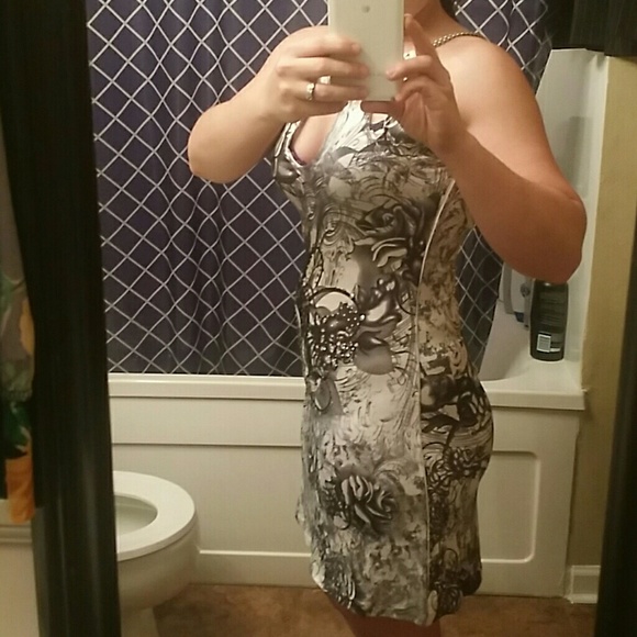 Dress - Picture 3 of 4