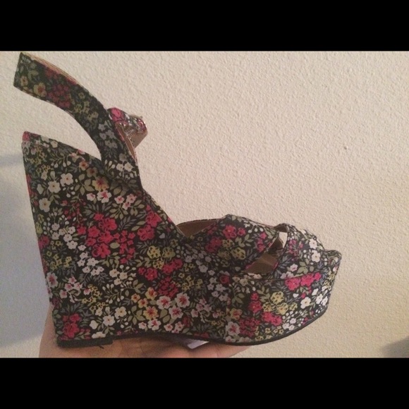 NEW!! Floral wedges